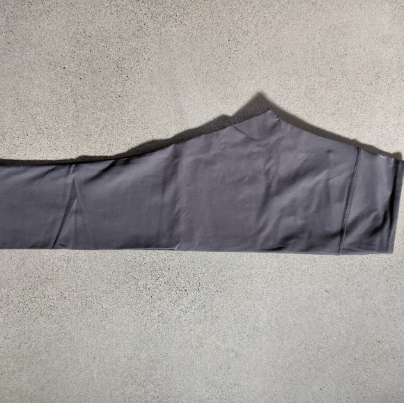 Lululemon Wunder Under Crop - Picture 5 of 6